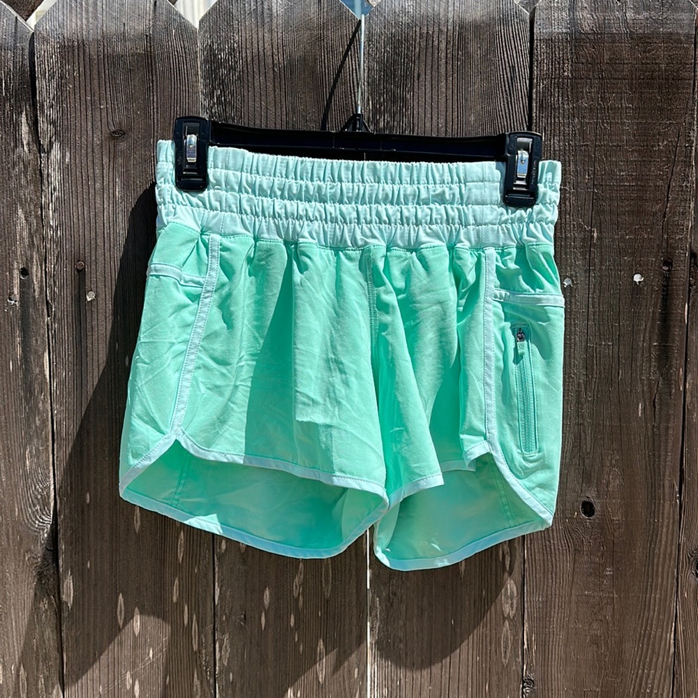 Lululemon mint running shorts with light blue trim (6)